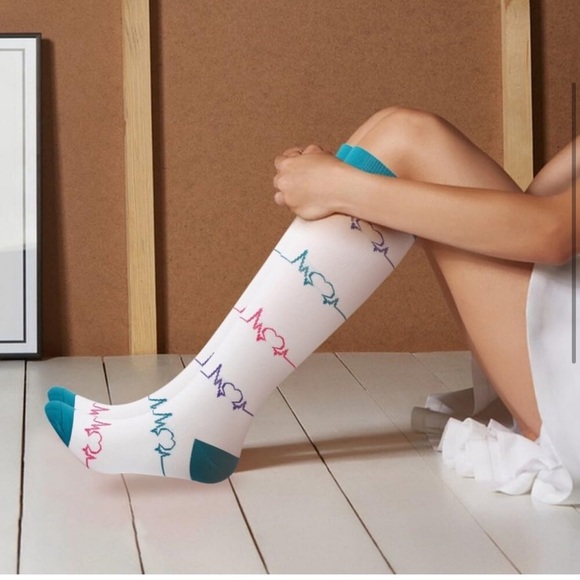 Nurse mates Compression trouser EKG Heartbeat Pattern Knee Socks size 9-11 - Picture 1 of 7